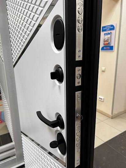 Входная дверь  